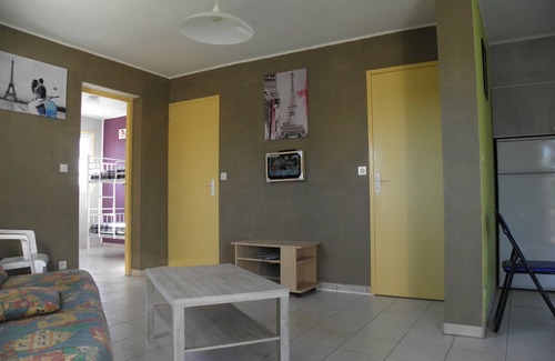 Lablachere Apartment | GITE ARDECHE SOUTH SWIMMING POOL TENNIS