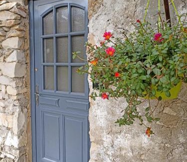 Montsalier House | Gite avec piscine "La maison de Valentine" en Provence