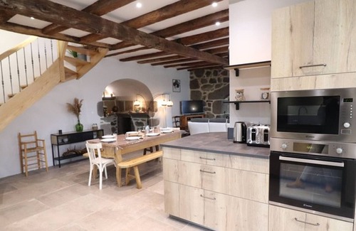 Besse Cottage | Gite Besse, 4 bedrooms, 8 persons