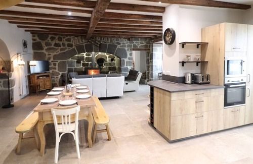 Besse Cottage | Gite Besse, 4 bedrooms, 8 persons
