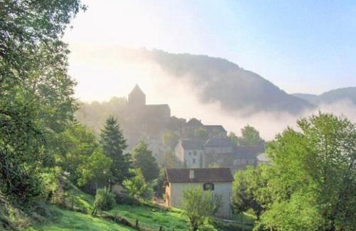 Montclar House | Gite Brousse le Chateau