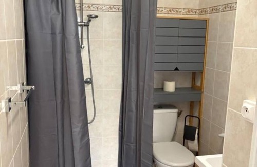 Nissan-lez-Enserune Cabin | Gite chez Galinette 50M2 plus 50M2 private terrace 300m from center