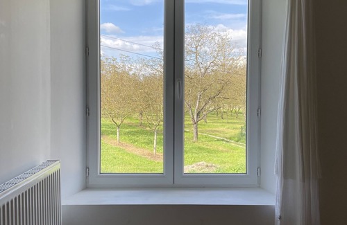Chatte Cottage | Gîte-Cottage-Ensuite with Bath-Countryside view