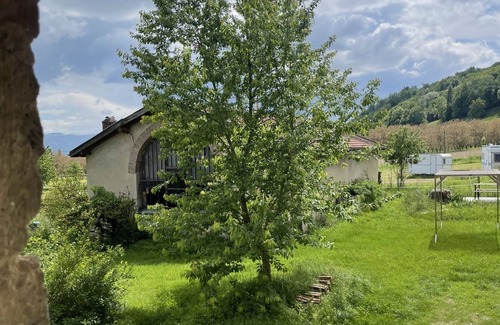 Chatte Cottage | Gîte-Cottage-Ensuite with Bath-Countryside view
