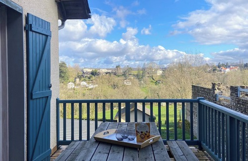 Oloron-Sainte-Marie Apartment | Gîte d'Ossau, cosy apartment in the heart of the Sainte Croix district
