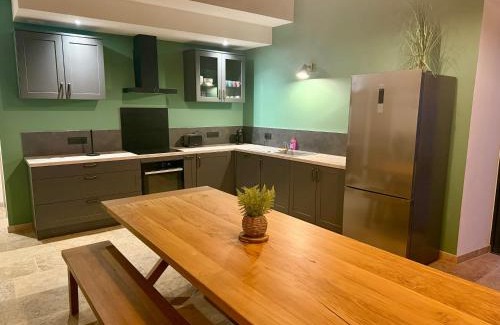 Rouffignac-Saint-Cernin-de-Reilhac House | Gite de charme avec piscine 4 chambres