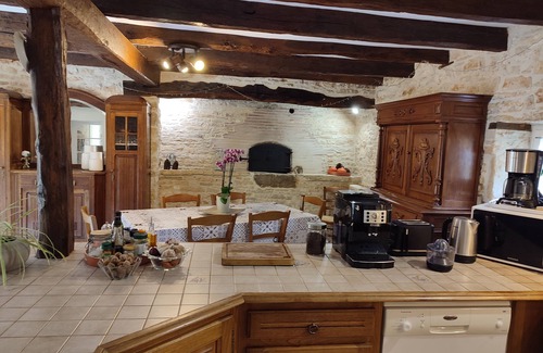 Nadaillac House | Gite DE Charme Avec Piscine, Discotheque ET Complexe Sportif