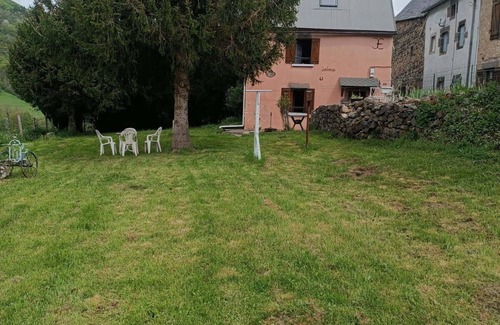 Valbeleix House | Gite de la Couze authentic Auvergne house ideal for nature lovers