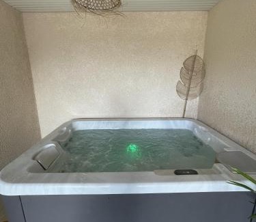 Septfonds House | Gite De La Fontaine Avec Jaccuzi