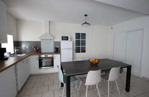 Pontgibaud House | Gite de la rue du château - tout inclus