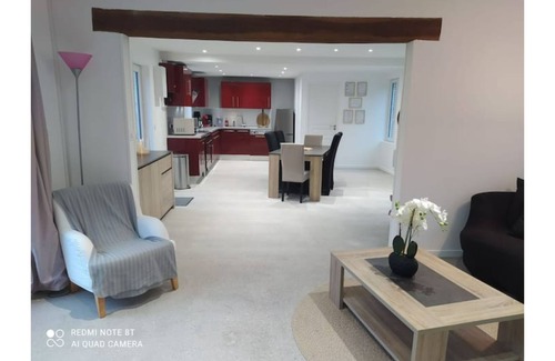Neaufles-Auvergny Villa | Gite de la vallée, with indoor swimming pool