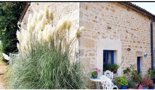 Beaulieu-sur-Sonnette House | Gite de Rosaraie