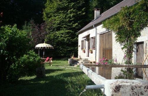 Dun-les-Places Cottage | gîte des croisettes, in the Morvan regional park