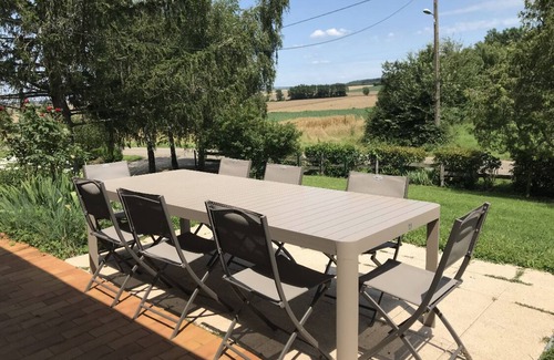 Pierre-de-Bresse House | Gîte des Roses, country house with brazier, large garden and games room