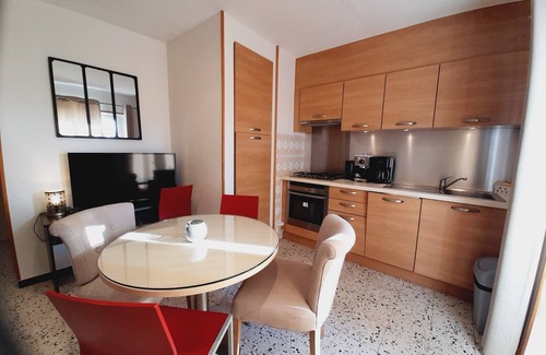 Murs House | Gite des Vergiers 3* let yourself be seduced by the light and serenity of the setting