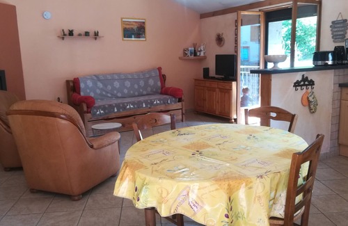 Cerdon House | Gite du Pressoir by the stream in Cerdon