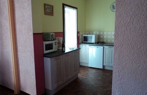 Puy-l'Eveque House | Gîte facing the medieval city of Puy l'Evêque