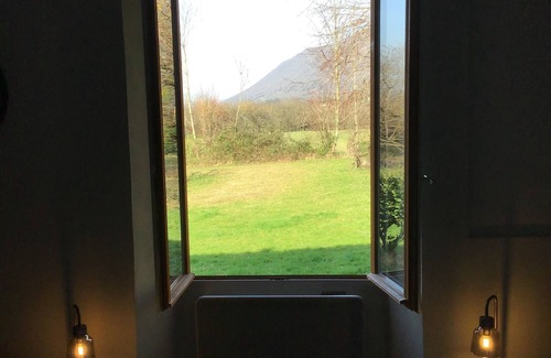 Saint-Pierre-de-Cherennes House | Gîte in a tastefully renovated 17th century country house.