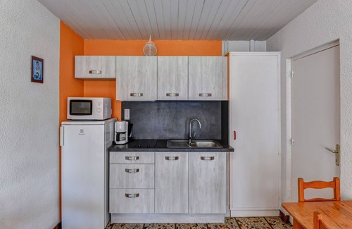 Saint-Savinien House | Gîte in a holiday park with swimming pool