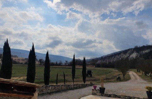 Revest-des-Brousses Cottage | Gîte in a quiet equestrian estate in the heart of the Luberon