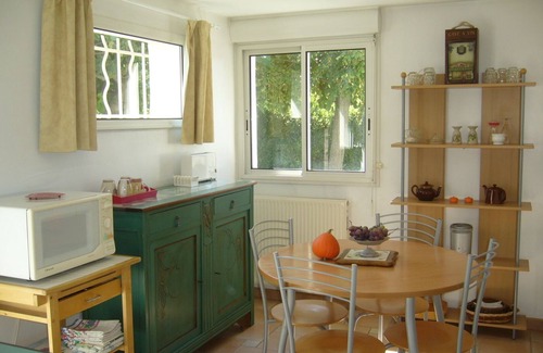 Roquemaure Cottage | Gîte in an early 18th-century Provencal farmhouse