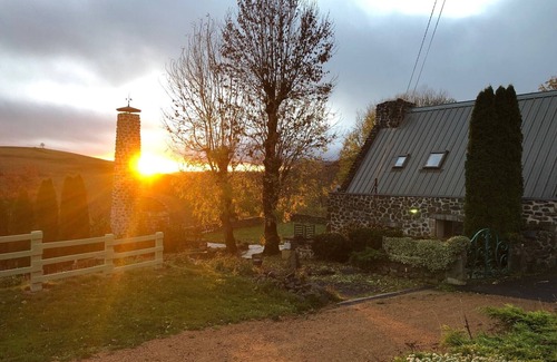 Saint-Alyre-es-Montagne House | Gîte in the mountains 1140m facing the swimming pool ideal for hiking guaranteed change of scenery