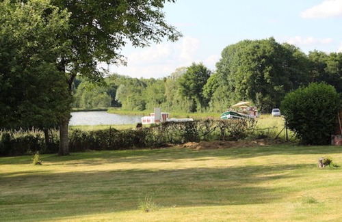 Ouzouer-sur-Trezee Apartment | Gite in quiet hamlet by the canal, between Guédélon and Loire Valley