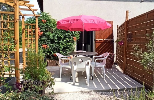 Villeneuve-de-Marc House | GITE IN RENOVATED FARMHOUSE IN QUIET COUNTRY SETTING