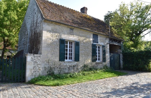 Ully-Saint-Georges Cottage | Gite in the heart of a quiet village in South Picardy