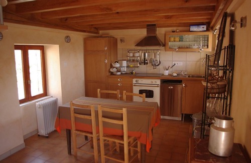 Viscomtat Cottage | Gîte in the heart of the forest, with swimming pool and beautiful views!