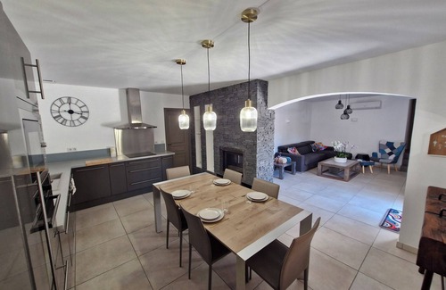 Aureille House | Gite in the heart of the Alpilles - lemasdeslauriers@gmail.com