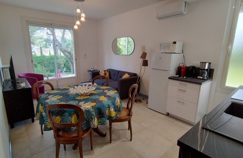 Beziers Villa | Gîte L'amandier located in a quiet area among the pines and close to the beaches