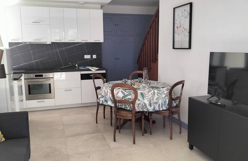 Beziers Villa | Gîte L'amandier located in a quiet area among the pines and close to the beaches