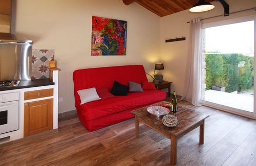 Saint-Victor-la-Coste Cottage | Gite l'Atelier with swimming pool