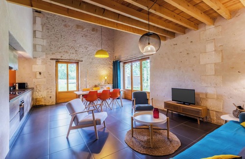 Chassaignes House | 'Gîte L'Étable' with Shared Pool, Private Terrace and Wi-Fi