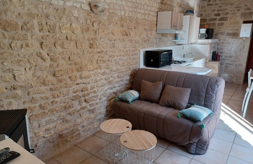Saint Martin de Juillers House | GITE LE PETIT BONHEUR