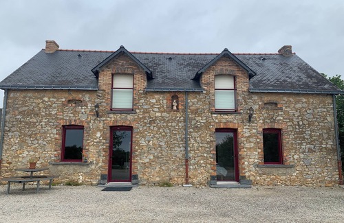 Louisfert House | Gîte "Le Pré en Bulles" in the heart of a wood, sleeps up to 8.