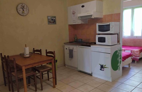 Regusse Cottage | Gîte l'olivier in the heart of the verdon, 15 minutes from the lower gorges and 30 minutes from the lakes.