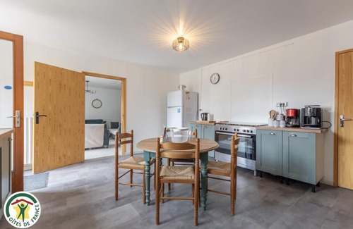 Vouzy House | Gite "la cour de marie mariett