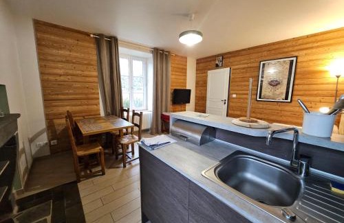 Saint-Anastaise Apartment | Gite La Lumette