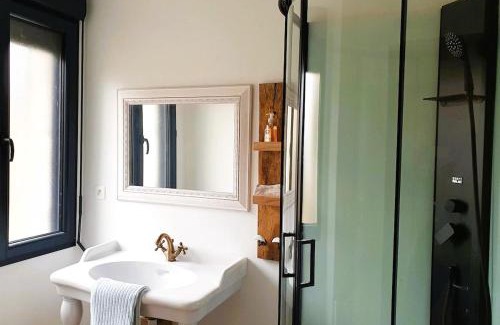 La Chapelle-dʼAngillon House | Gite La Roseraie maison au calme à la campagne