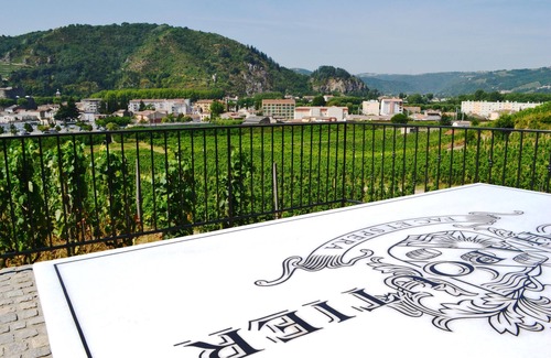 Tain-l'Hermitage House | Gîte La Tour du Pavillon in the heart of the Ermitage vineyards
