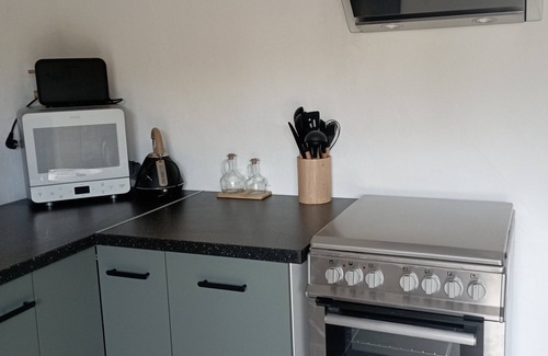 Saint-Saturnin-les-Apt House | Gite le petit colibri provençal cottage by the pool