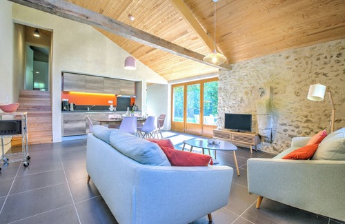 Chassaignes House | 'Gîte Le Gardien' with Shared Pool, Private Terrace and Wi-Fi