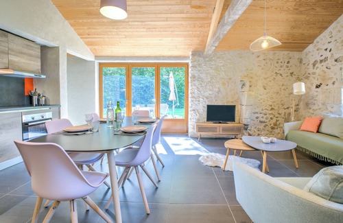 Chassaignes House | 'Gîte Le Gardien' with Shared Pool, Private Terrace and Wi-Fi