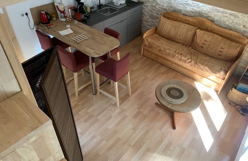 Cremieu House | Gîte Le petit "nice" near the medieval town of Crémieu