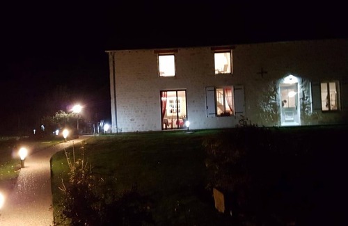 Le Pin-la-Garenne Cottage | Gite Le Pin-la-Garenne, 3 bedrooms, 9 persons