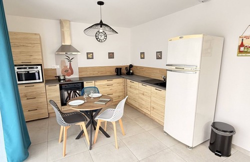 Pouzolles Villa | Gite "Le Puech Fario" Comfortable new villa in the countryside ideal for couples