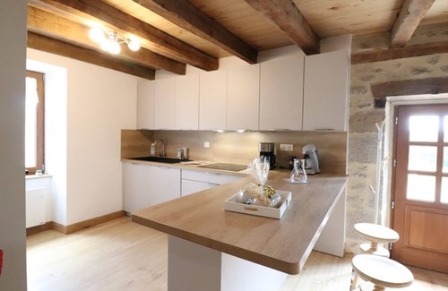 Le Rouget-Pers Cottage | Gite Le Rouget-Pers, 4 bedrooms, 8 persons