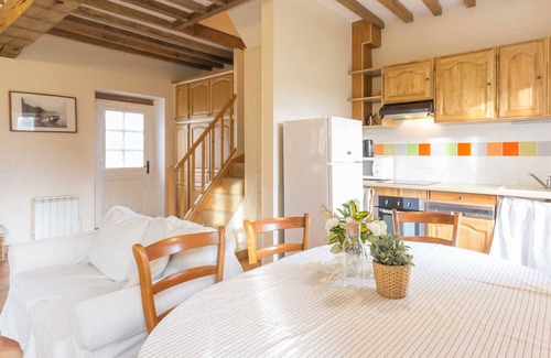 Les Essarts-le-Roi Cottage | Gite Les Essarts-le-Roi, 3 bedrooms, 6 persons